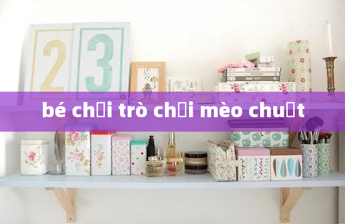 bé chơi trò chơi mèo chuột